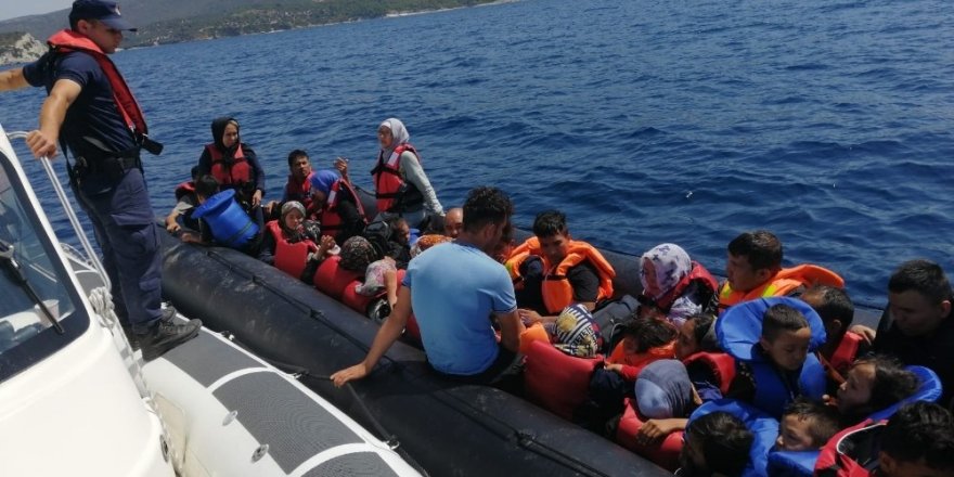 Lastik botla umuda yolculuk yakayı ele verdi: 69 göçmen yakalandı