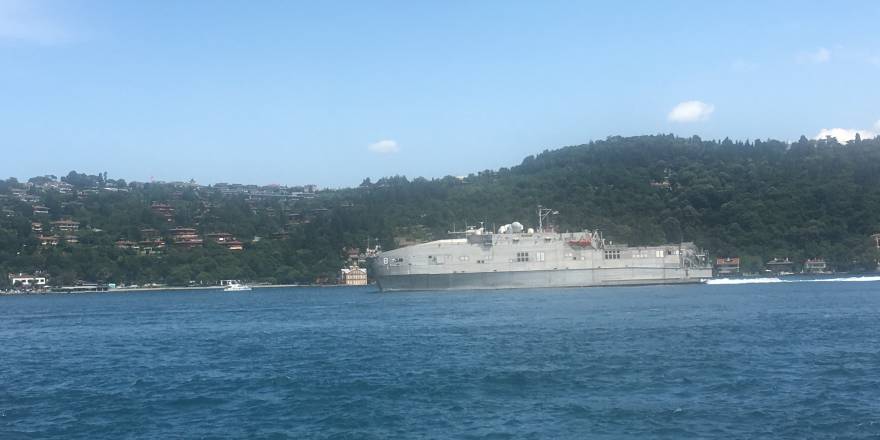 ABD savaş gemisi İstanbul Boğazı’ndan geçti