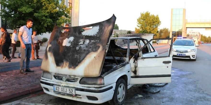 Otomobil alev alev yandı