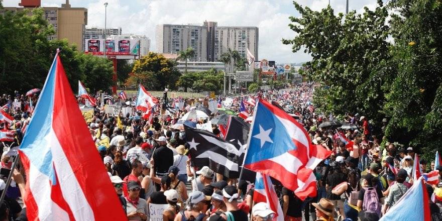 Rüşvet iddiası sokaklara döktü: İstifa sesleri yükseldi