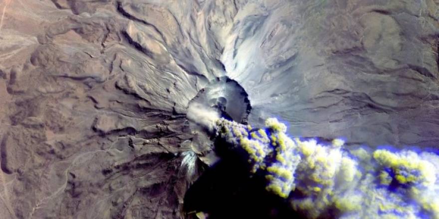 Peru’da Ubinas Yanardağı’ndaki patlama uydudan görüntülendi