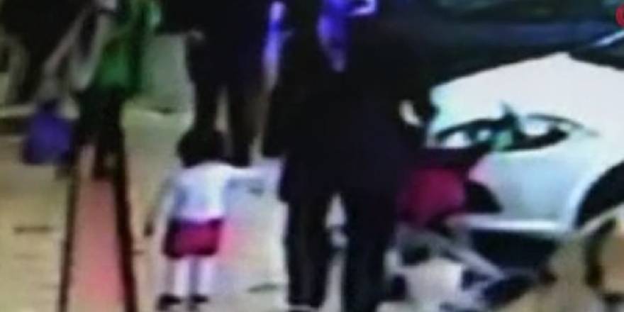 Kendi çocuğu için bebek arabası çaldı