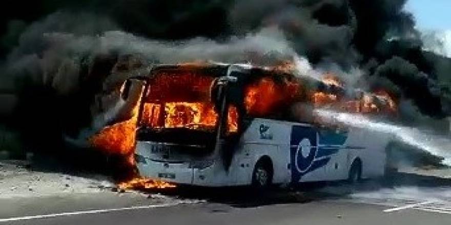 Facia! Otobüste 2'si çocuk 5 yolcu yanarak öldü