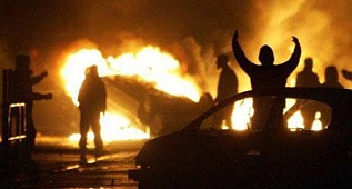 Paris'te dükkanlar yağmalanıyor!