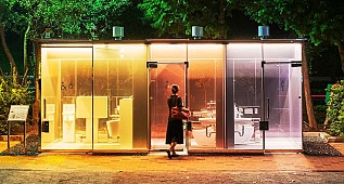 Şeffaf sokak tuvaletleri