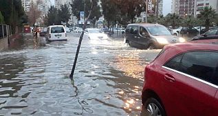 İzmir'de 'dere' caddesi