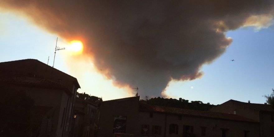 Fransa’da 900 hektarlık ormanlık alanı alevlere teslim oldu