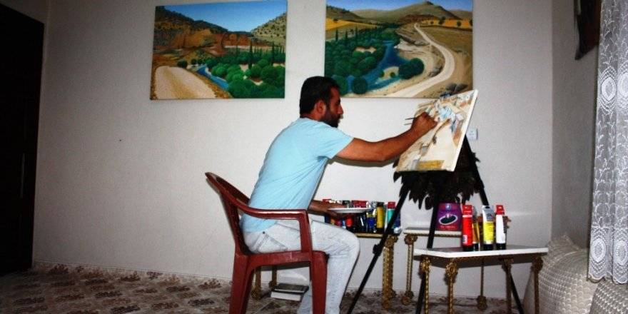 Yeteneğiyle ressamlara fark attı