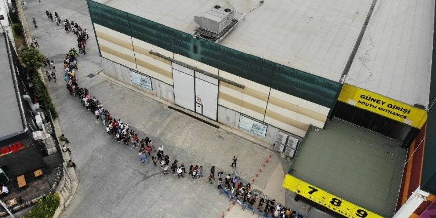 Bu kuyruk dijital oyun fuarına katılmak için