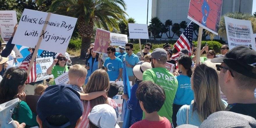 Çin’in Doğu Türkistan’daki zulmüne büyük protesto gösterisi