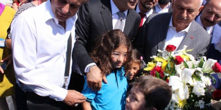 Erdoğan, Yıldırım ve öğrenci arasında esprili diyalog