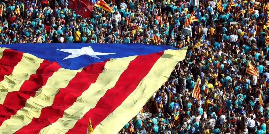 ‘Katalonya Ulusal Günü’nde ayrılık yanlıları sokağa döküldü