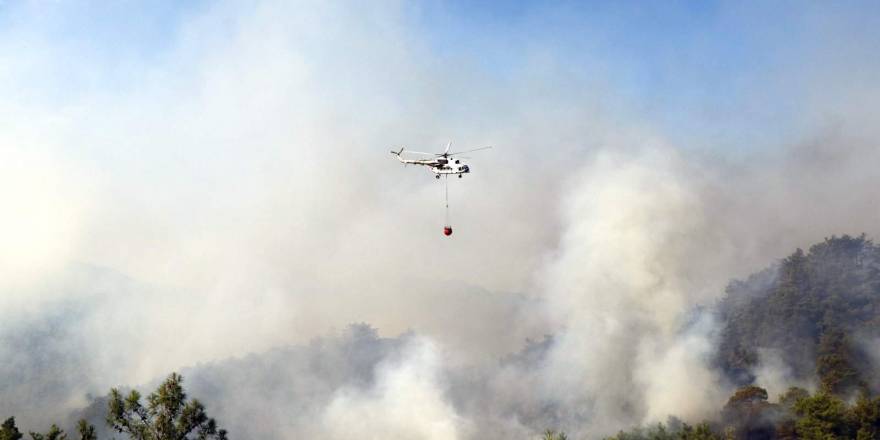 Muğla’daki yangına 10 helikopterle müdahale sürüyor