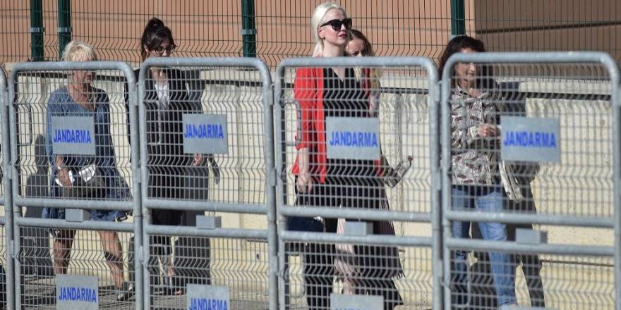 Adnan Oktar davasına davul zurna: 'Adnancığım izle beni'