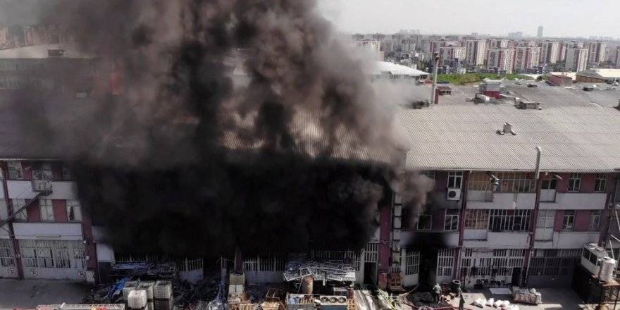 3 katlı plastik ham madde fabrikasında yangın!