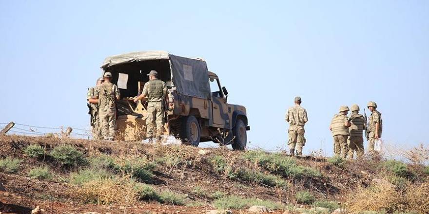 Düzensiz göçmenleri taşıyan askeri araç devrildi: Çok sayıda ölü ve yaralılar var