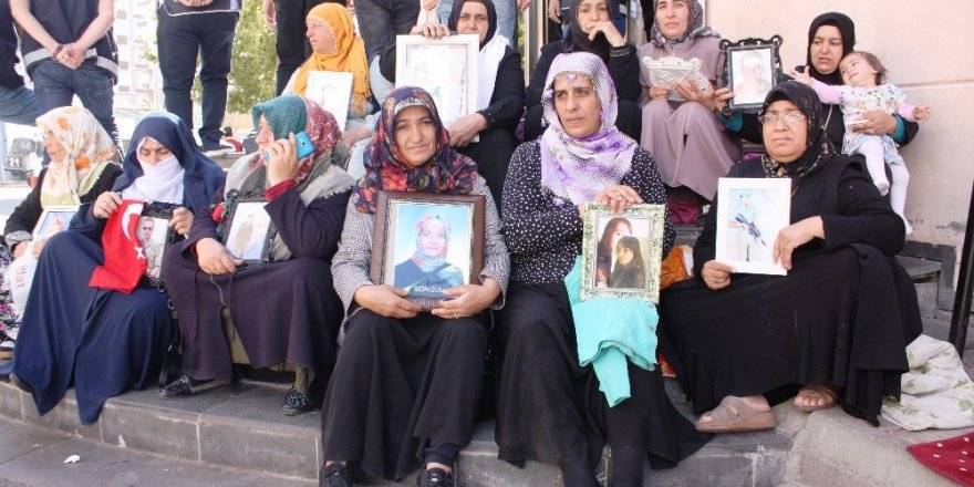 HDP kapısında annelerin nöbet eylemi 22’nci gününde