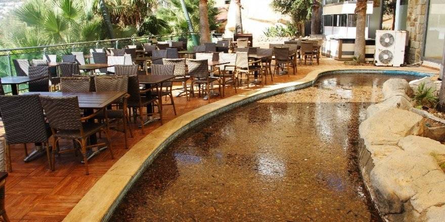 Bodrum’da kabus gecesi: Su borusu bomba gibi patladı, her yer savaş alanına döndü