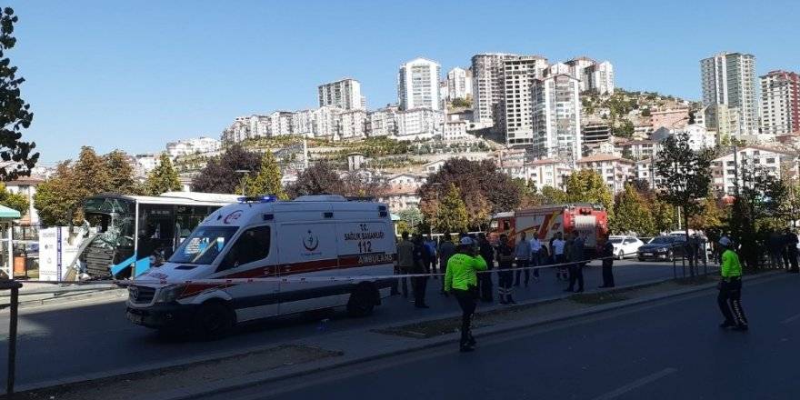 Başkent’te halk otobüsü, yolcu dolu durağa girdi: Çok sayıda ölü var!