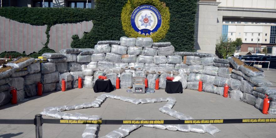 İstanbul'da son yılların en büyük operasyonu: 1 ton 881 kilo uyuşturucu ele geçirildi