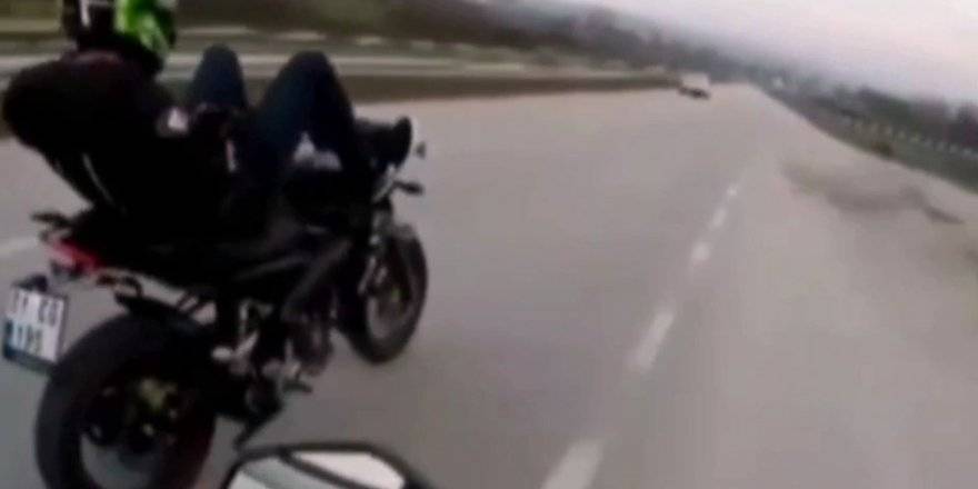 Motosikletli maganda trafik kurallarını dinlemedi: Makas atarak trafikte terör estirdi