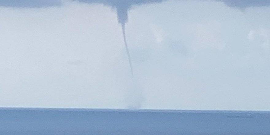 Dünyaca ünlü Kaputaş Plajı açıklarında hortum