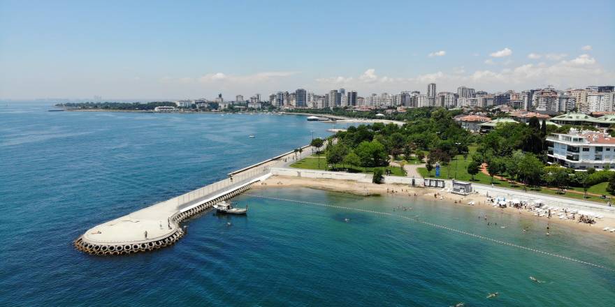 Caddebostan Plajı bayramın ilk günü İstanbulluların akınına uğradı