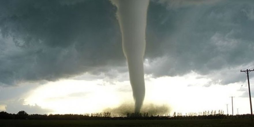 Romanya'da korkutan hortum