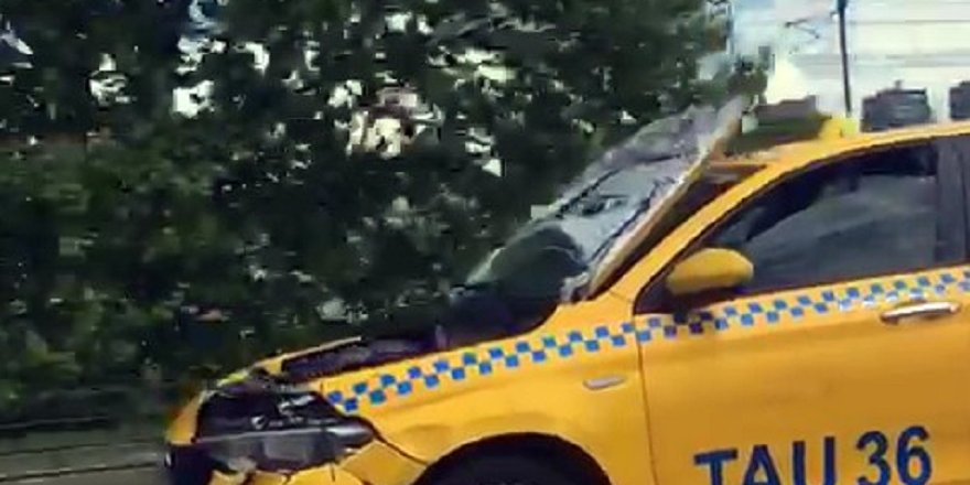 Kaputu açık bir halde seyreden araç şaşkınlığa yol açtı