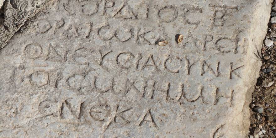 Kapadokya’da 2 bin yıllık mezar taşı bulundu